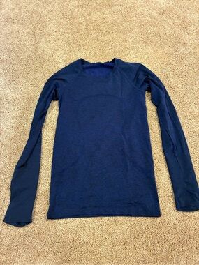 Women’s Lululemon Navy Long Sleeve Athletic Top